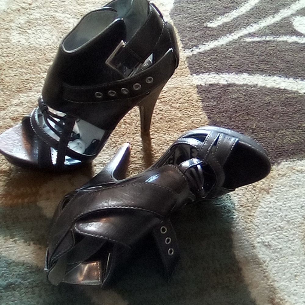 High heel shoe